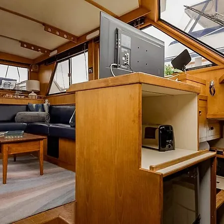 2Br Spacious & Comfy 43' Yacht - Heat & Ac - On The Freedom Trail - Best Nights Sleep